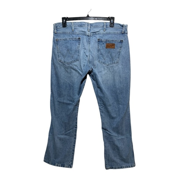 Men's Wrangler Relaxed Fit Boot Cut Jeans Size 38” -  32” - Picture 4 of 6